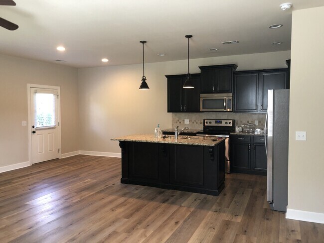 Photo - 3BD 2.5 BA TOWNHOME FOR RENT IN COOPER SQ