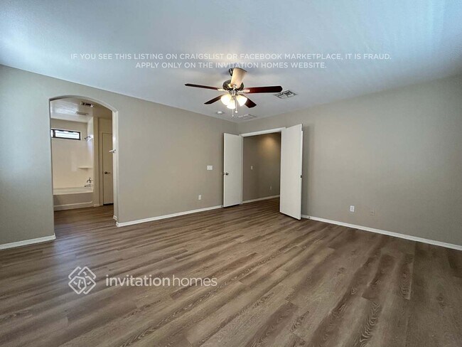 2122 S 114th Ave