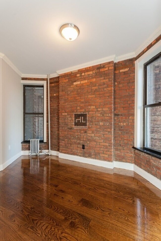 Photo - W 103RD ST. Unidad 4W