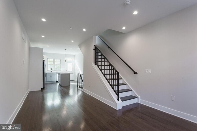Building Photo - 2722 Latona St Rental