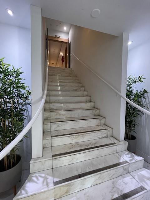 Building Photo - 700 16th St Unit 204