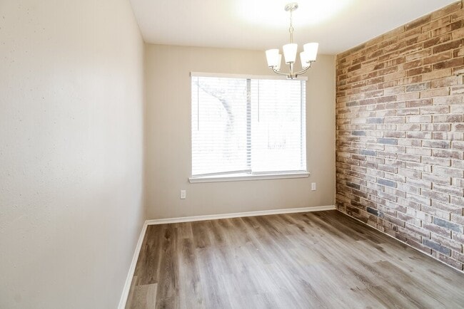 Photo - 1206 Cable Way