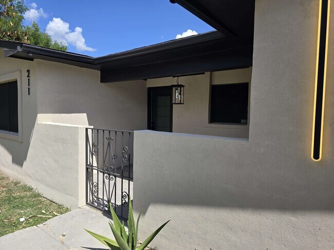 Photo - 211 Esperanza Dr