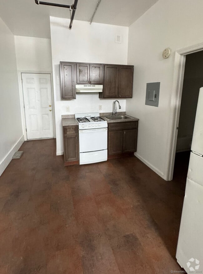 Building Photo - 2014 Main St Unit 23 Rental