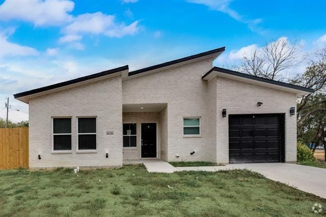Building Photo - 1826 Marfa Ave Rental
