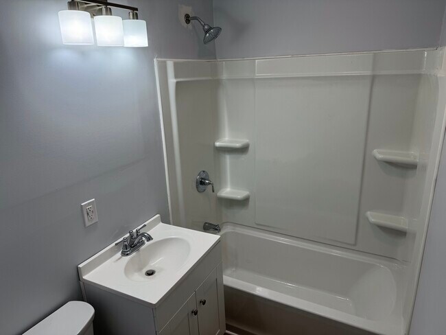 Bathroom - 15 Bouchard Ave Unit 1