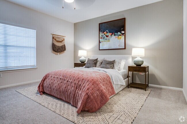 3BR, 2BA - 1,370SF