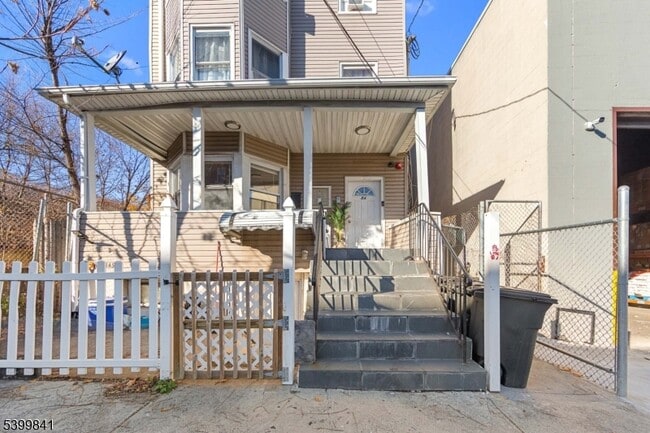 Building Photo - 84 Washington Pl