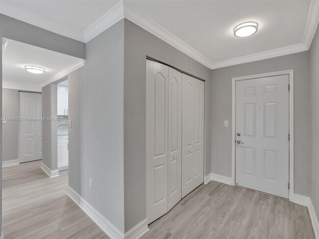 Photo - 9375 Fontainebleau Blvd Unidad L305