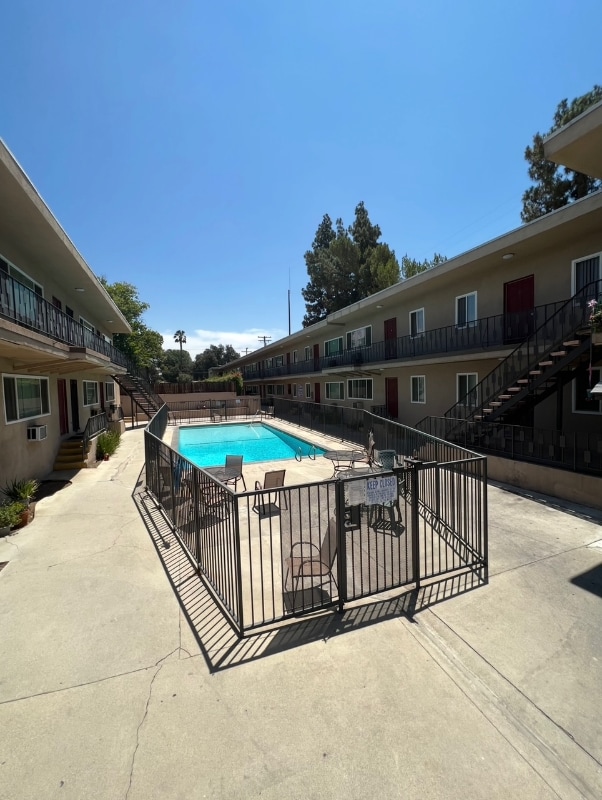 Photo - 1133 E Alosta Ave Unidad 25