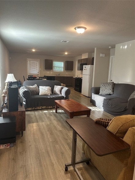 Photo - 411 Armstrong St