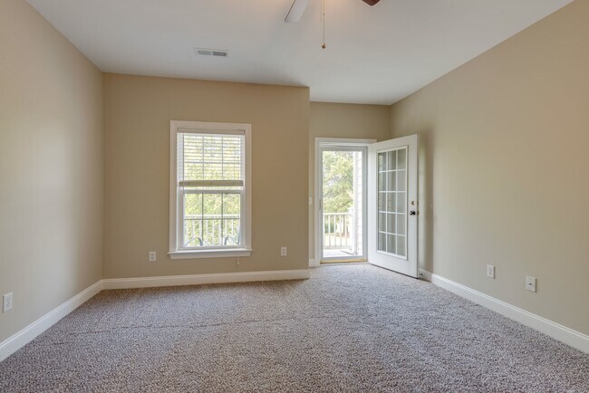 Photo - 618 Springlake Dr