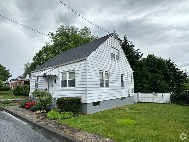 Building Photo - 708 Pennsylvania Ave Rental