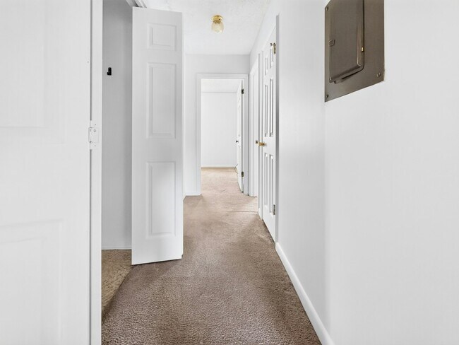 Photo - 6209 Friar Tuck Dr NW Unit D