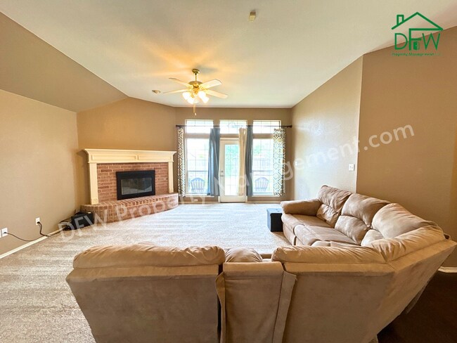 Photo - Inviting 3BR/2BA Home with Spacious Backyard for Lease in Fort Worth