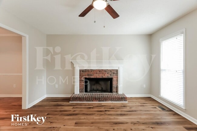 2301 Buckingham Pl