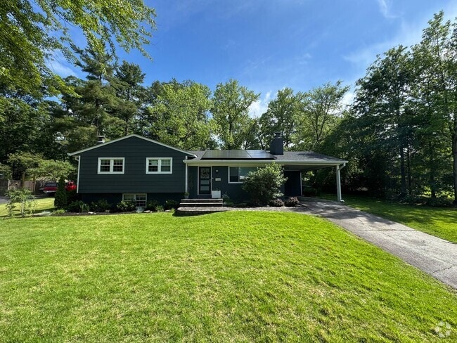 Building Photo - Impressive 4 Bed 3 Bath Home On A Large Pr...