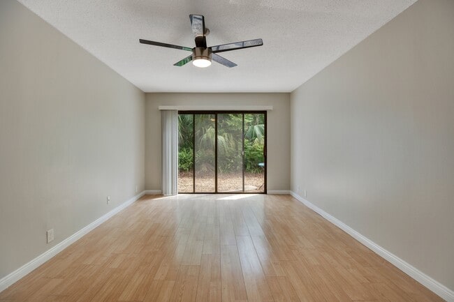 Photo - 10 Sheoah Blvd