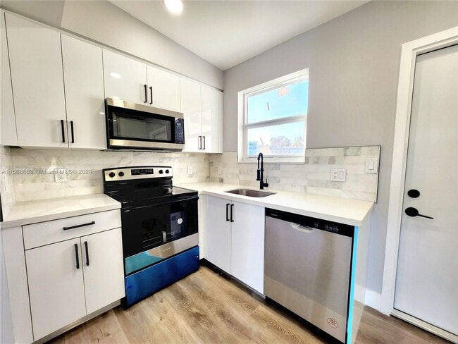 Photo - 5165 NE 16th Ave