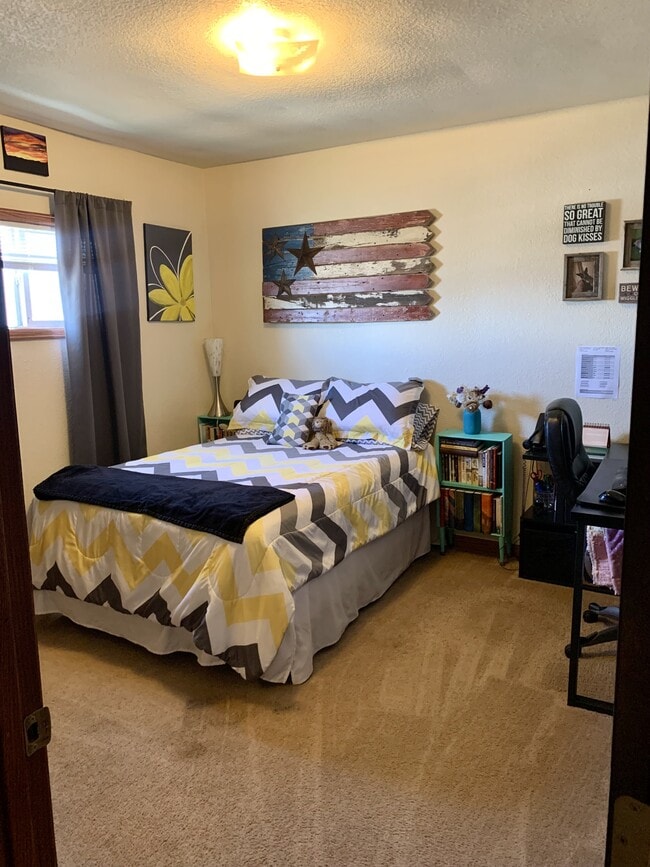 Photo - 2111 Scherer Ave