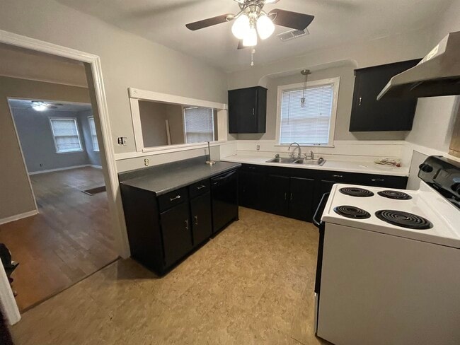 Photo - 885 Echles St