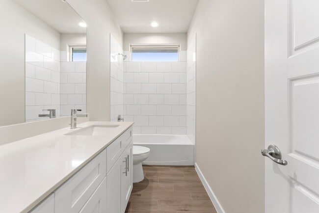 Photo - 2101 Fortune Dr