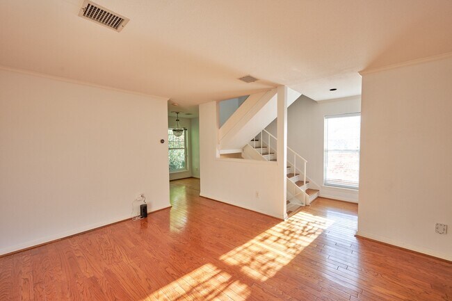 Photo - 2633 Peckham St Unit 4