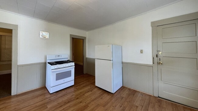 Building Photo - 4 Thenius St Unit 3 Rental