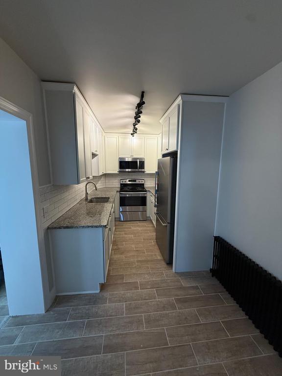 Photo - 412 W 1st St