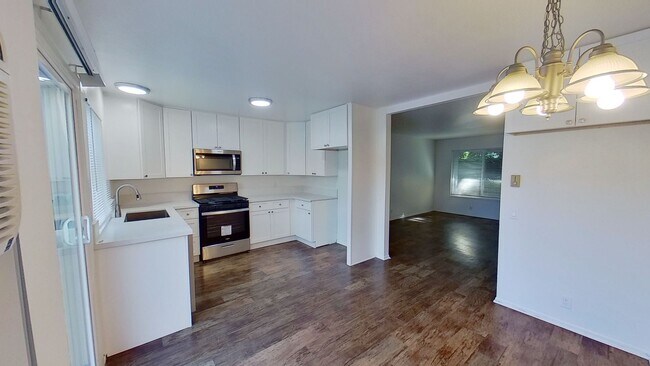 Photo - Lovely 3 Bedroom 1 Bathroom Condo in Woodb...