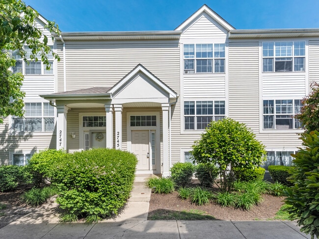 Building Photo - 2745 Canyon Dr