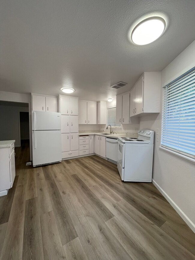 Photo - 7022 Citrine Ln SW