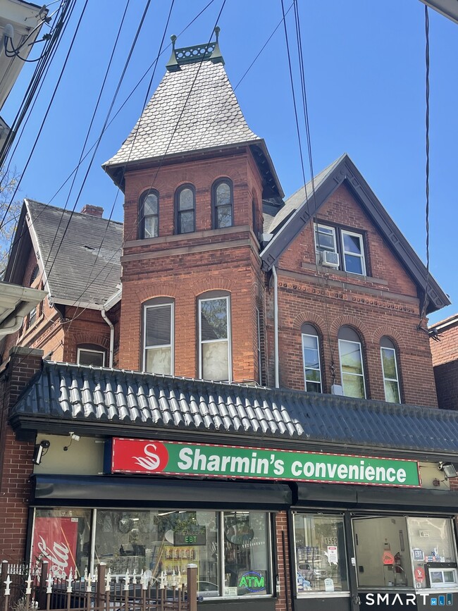 Building Photo - 1562 Chapel St