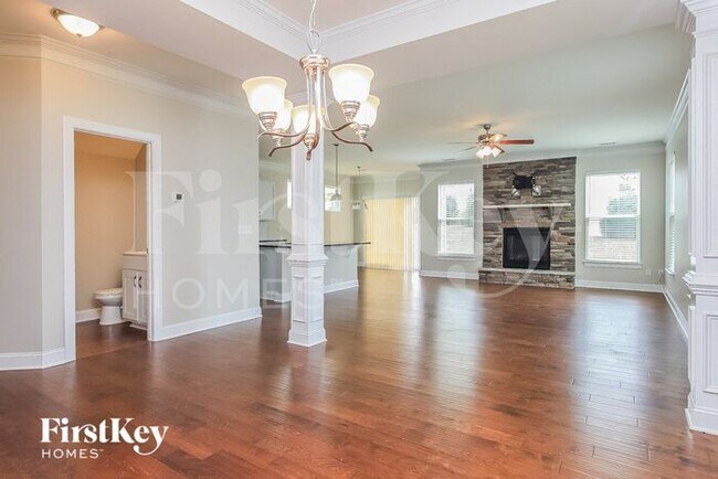 Photo - 97 Roterham Dr