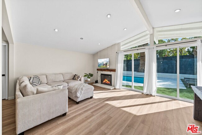 Photo - 20308 Mobile St