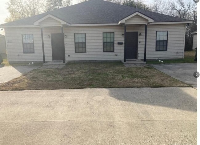 Building Photo - 2727 3rd St