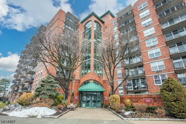 Building Photo - 300 Main St Unit 915