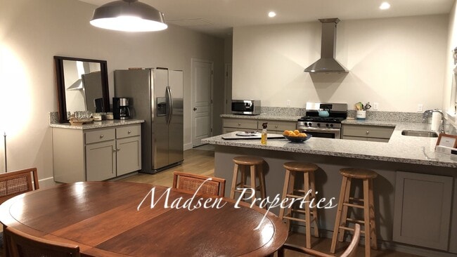 Photo - 1481 Montgomery St