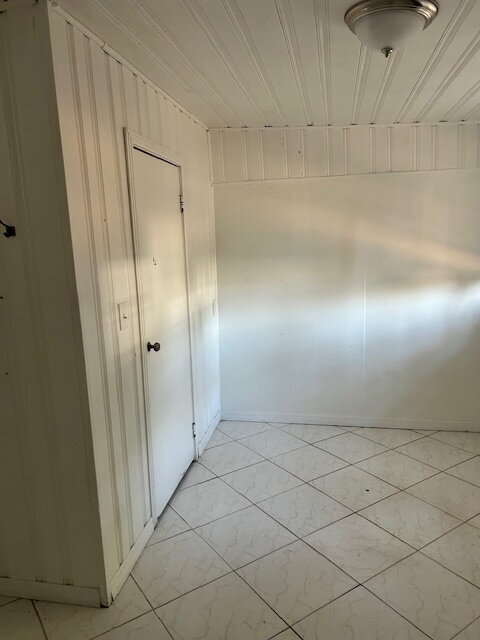 Photo - St Petersburg, 2/1 SFH Fenced yard