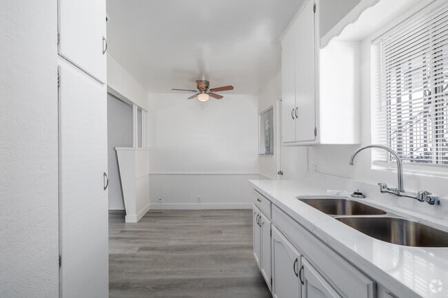 1BR, 1BA - 500SF - Kitchen