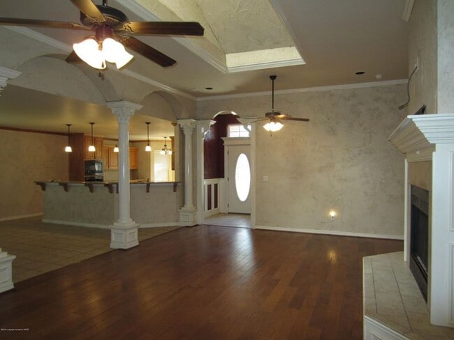 Photo - Located in City View 3/2/3 car garage