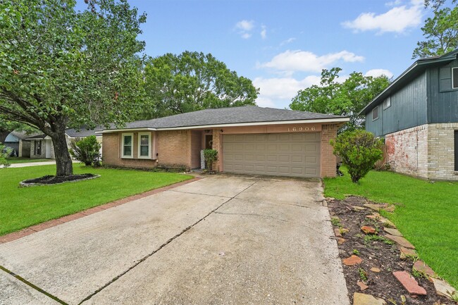 Building Photo - 16906 Rolling Acres Dr Rental
