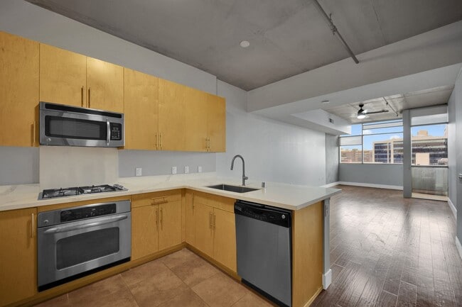 Building Photo - 353 E Bonneville Ave Unit 804