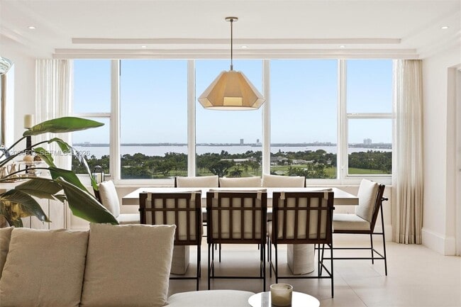 Building Photo - 5600 Collins Ave Unit 15S