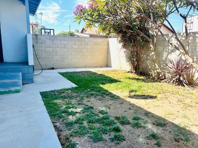 Photo - Floral Dr. Unit 4338 1/2 Floral Dr