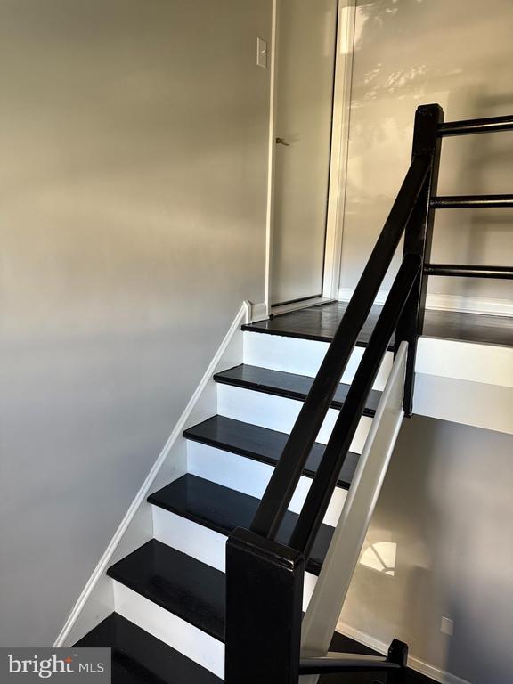 Photo - 928 Durard St