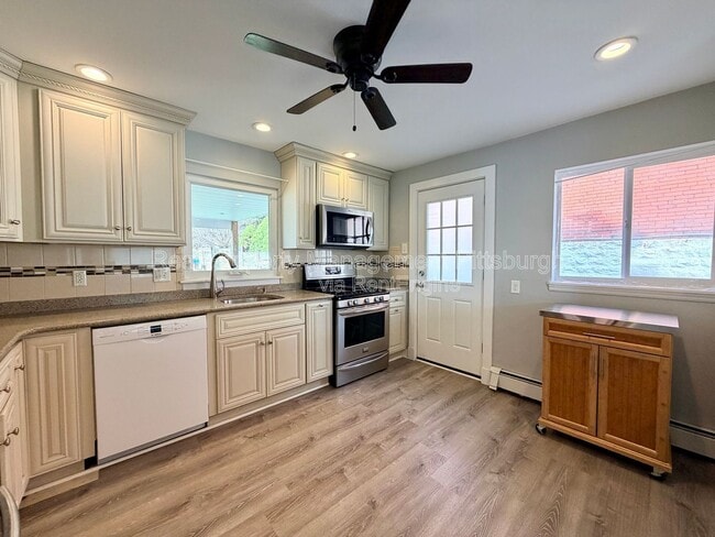 Photo - 521 Farnsworth St