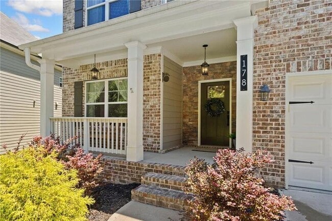 Photo - 178 Crestbrook Wy