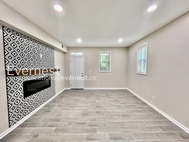Photo - 1000 Hill St SE