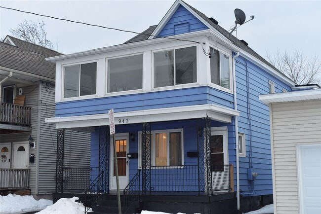 Building Photo - 947 W 3rd St